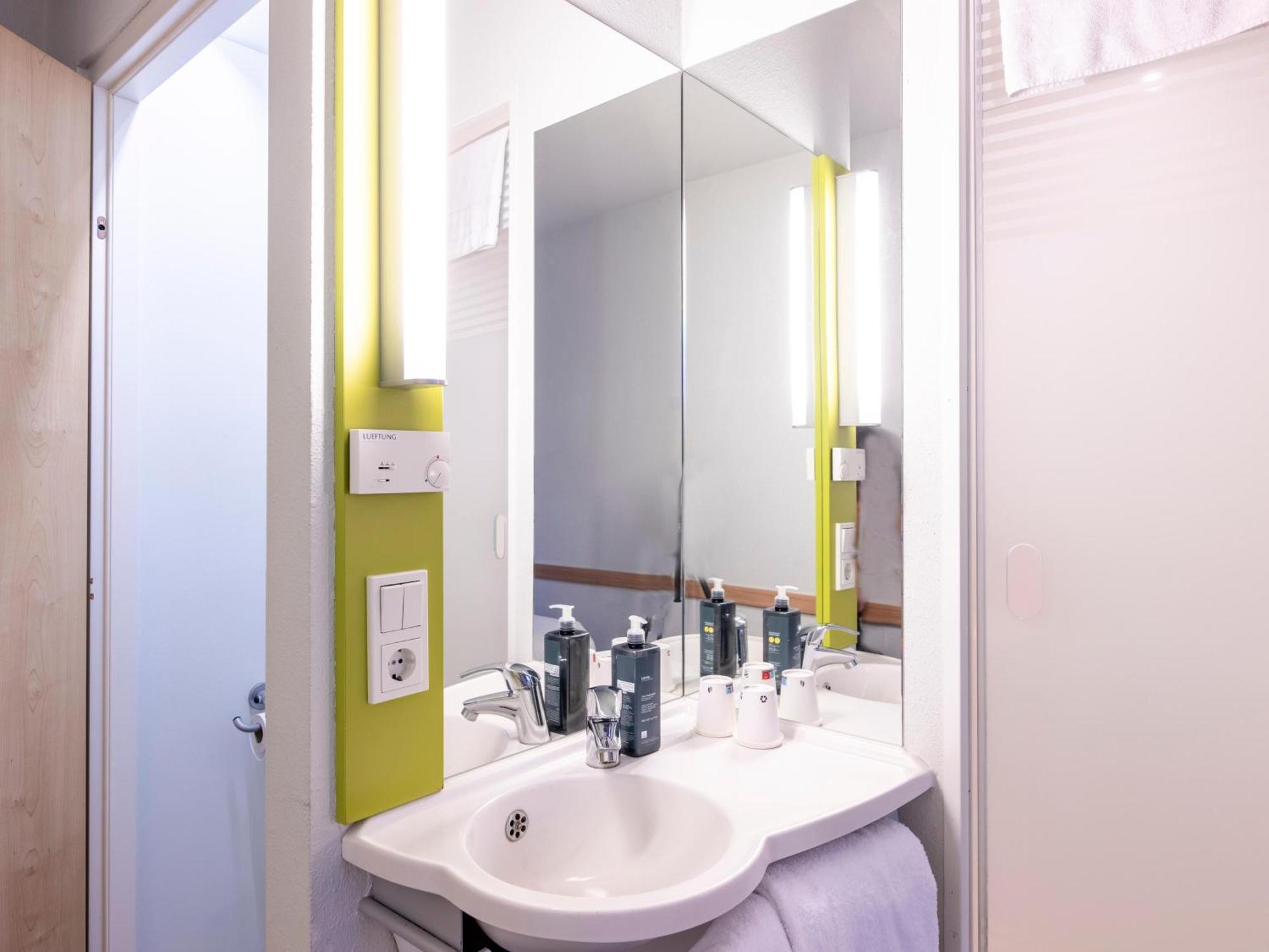 B&B Hotel Giessen-Linden Linden  Екстер'єр фото